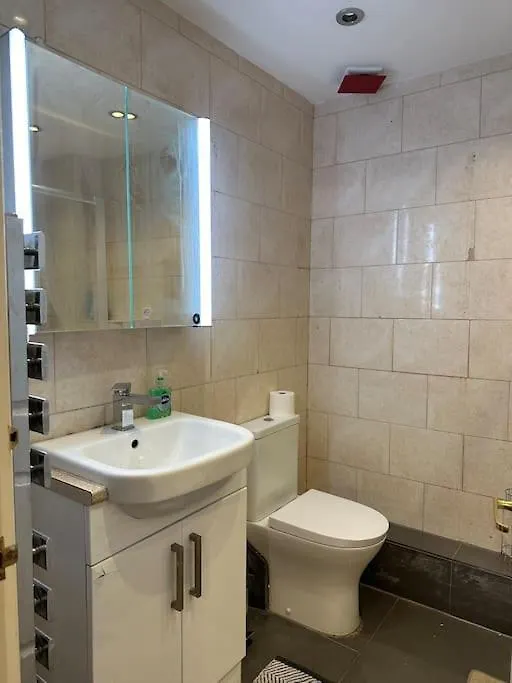 Flat Close To Leagrave Station Luton Airport Luton (Bedfordshire)