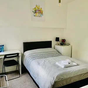  Hostel 305 High Town Road